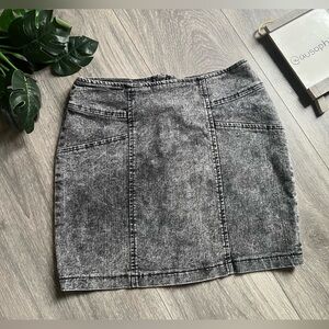 Nollie 80s Style Acid Wash Gray Stretch Denim Mini Skirt. Size M